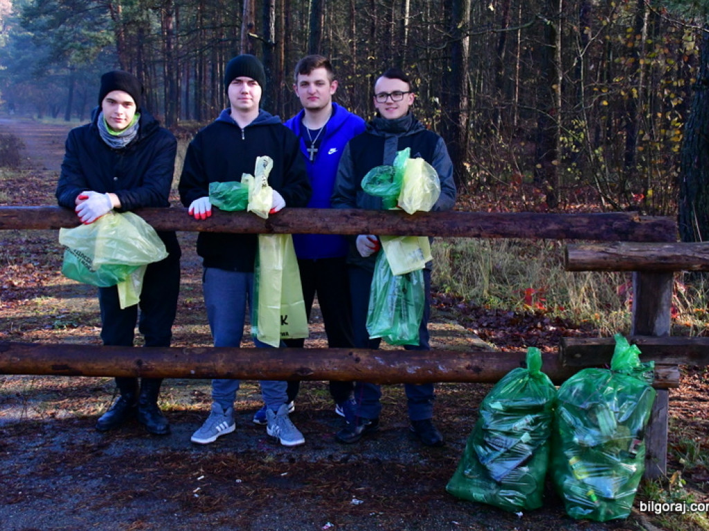 Sprzątali las Krasne koło Biłgoraja (FOTO)