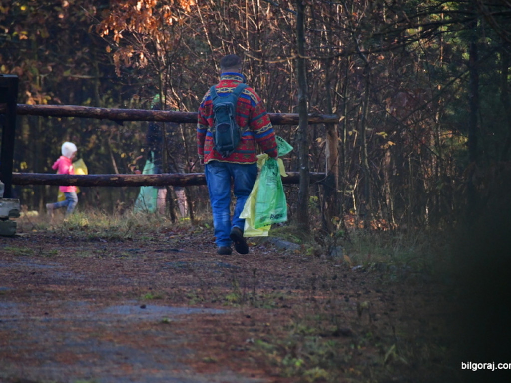 Sprzątali las Krasne koło Biłgoraja (FOTO)