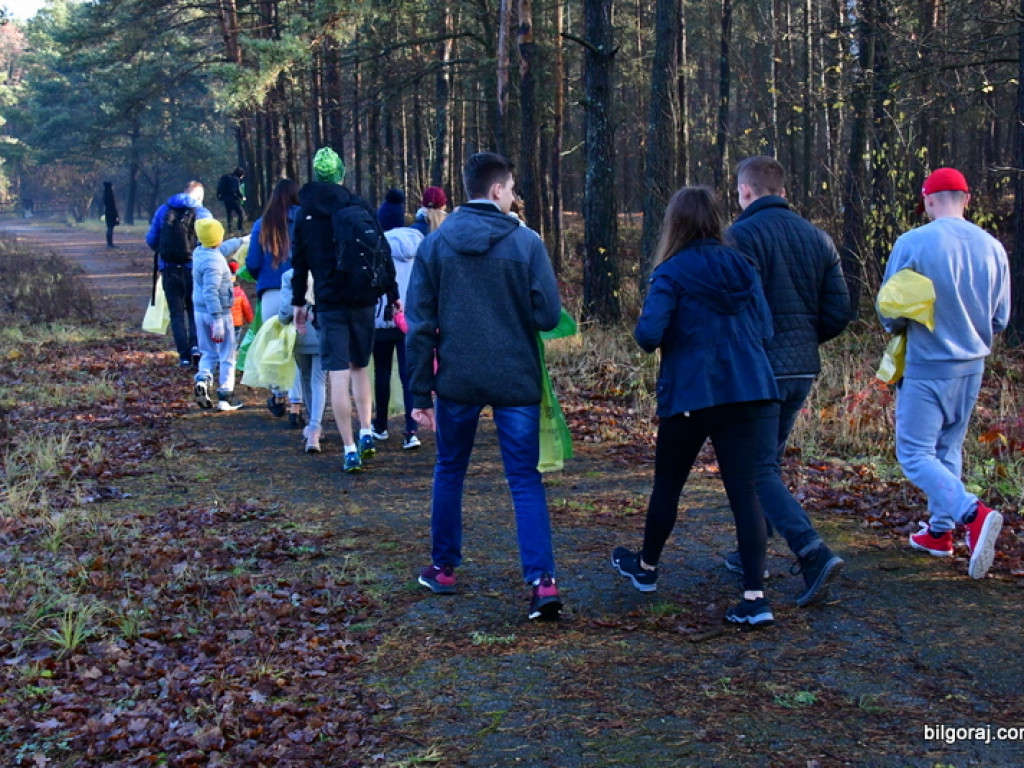 Sprzątali las Krasne koło Biłgoraja (FOTO)