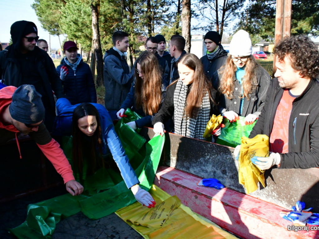 Sprzątali las Krasne koło Biłgoraja (FOTO)