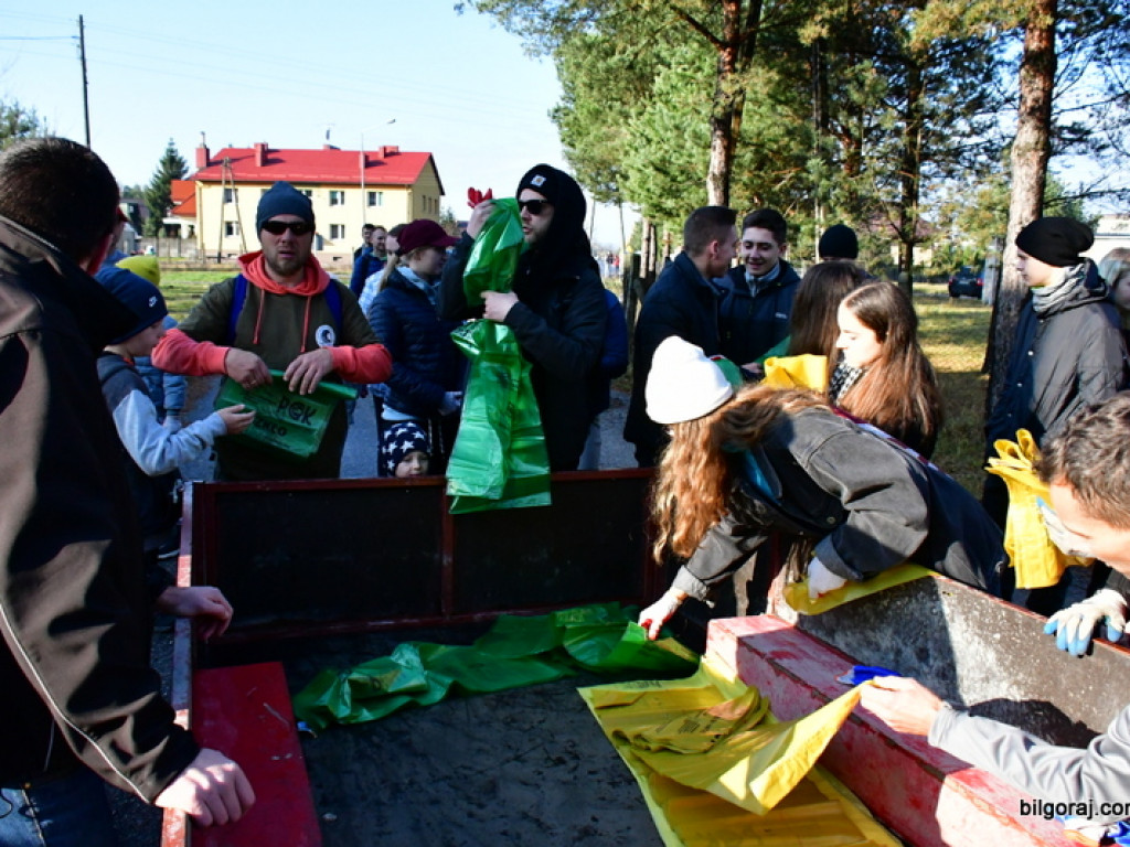 Sprzątali las Krasne koło Biłgoraja (FOTO)