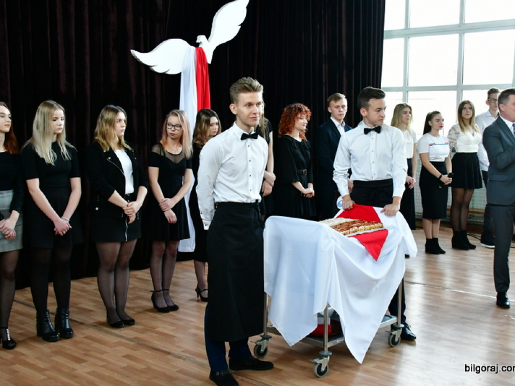 Akademia z okazji 101. rocznicy odzyskania przez Polskę niepodległości w ZSZiO (FOTO)