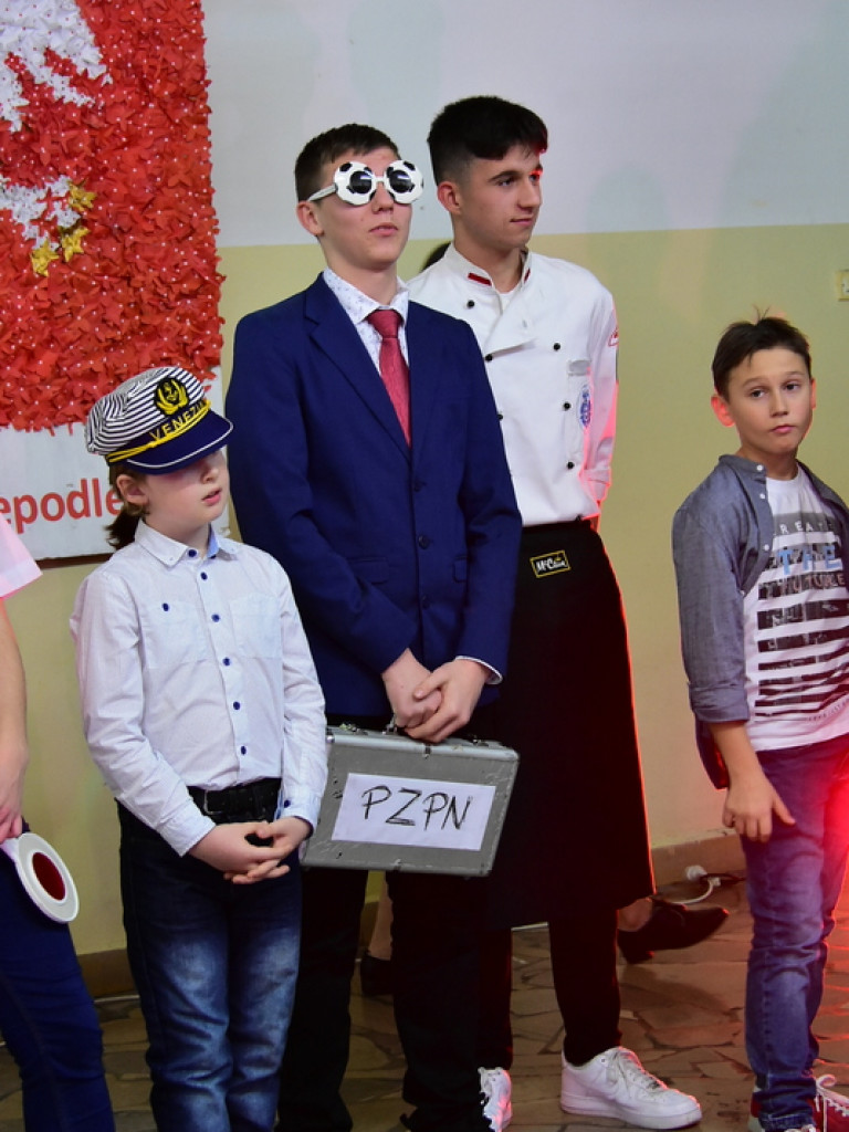 Andrzejki OAZY. Dobra zabawa i pomoc dzieciom z Domu Dziecka (FOTO)