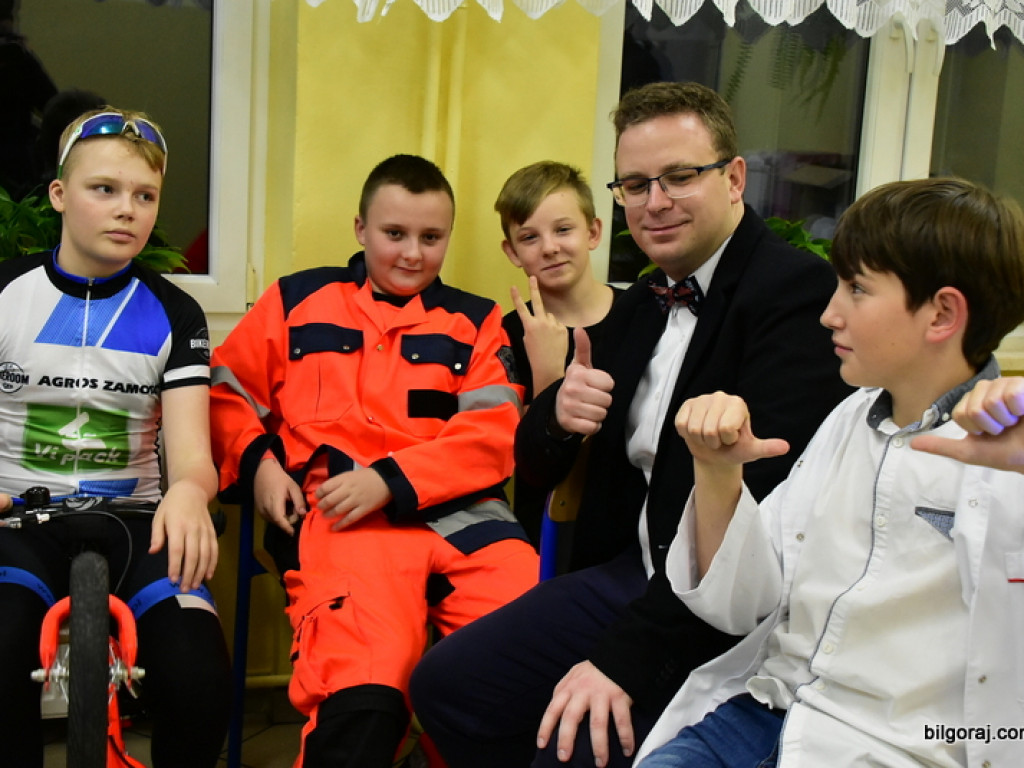 Andrzejki OAZY. Dobra zabawa i pomoc dzieciom z Domu Dziecka (FOTO)