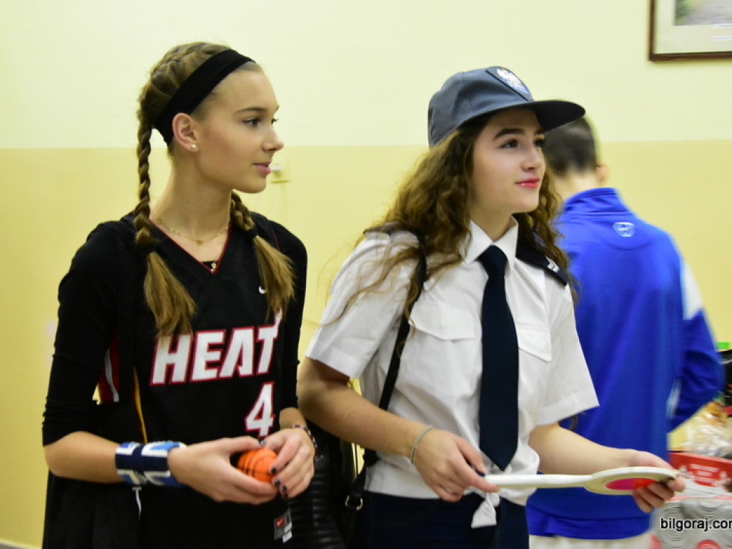 Andrzejki OAZY. Dobra zabawa i pomoc dzieciom z Domu Dziecka (FOTO)
