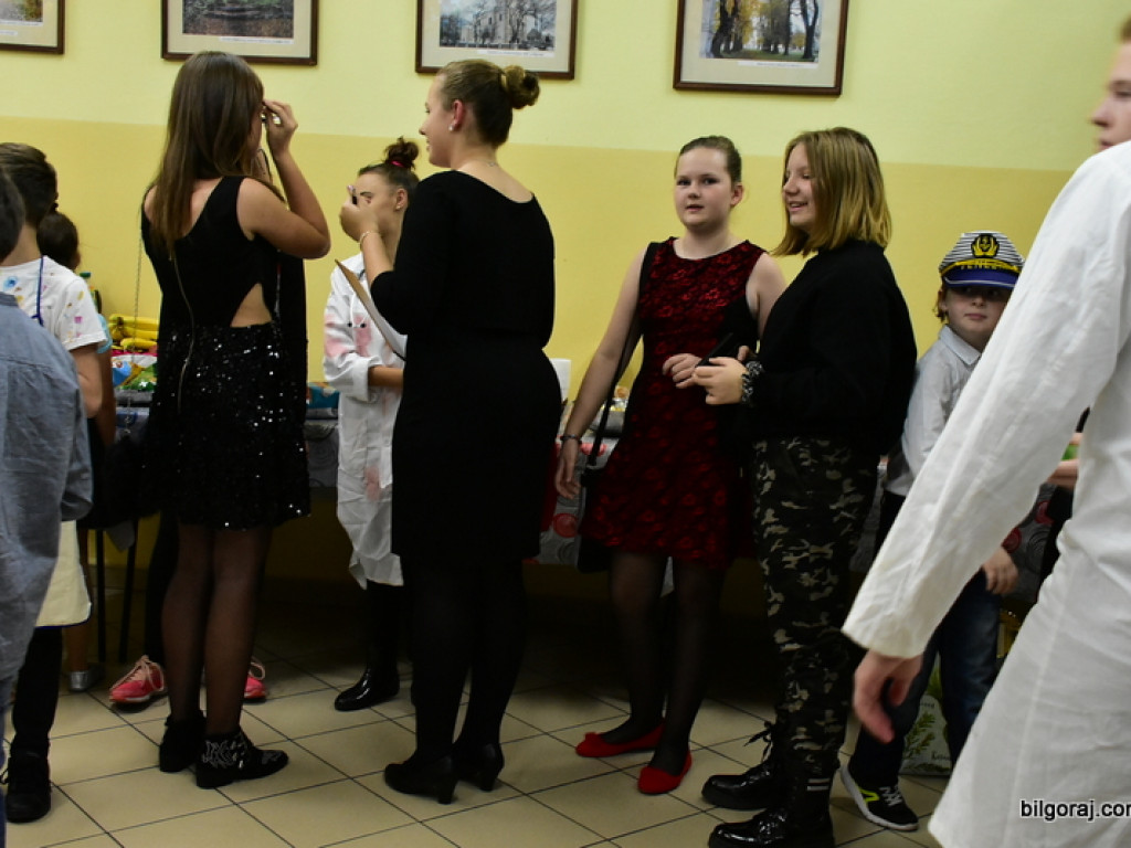Andrzejki OAZY. Dobra zabawa i pomoc dzieciom z Domu Dziecka (FOTO)