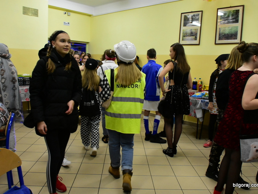 Andrzejki OAZY. Dobra zabawa i pomoc dzieciom z Domu Dziecka (FOTO)