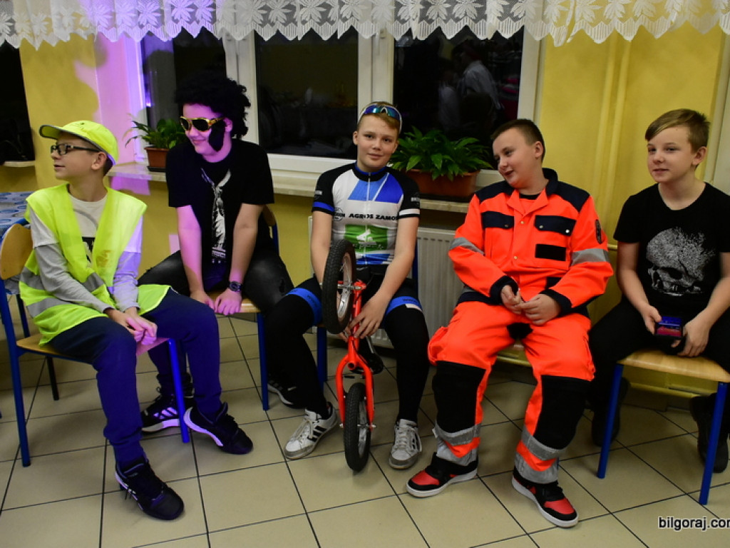 Andrzejki OAZY. Dobra zabawa i pomoc dzieciom z Domu Dziecka (FOTO)