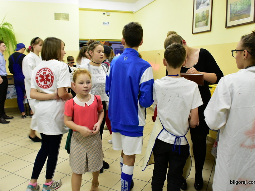 Andrzejki OAZY. Dobra zabawa i pomoc dzieciom z Domu Dziecka (FOTO)