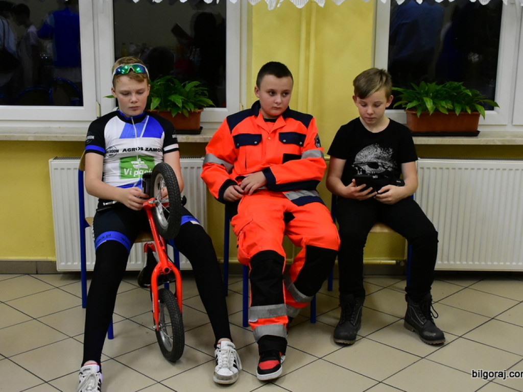Andrzejki OAZY. Dobra zabawa i pomoc dzieciom z Domu Dziecka (FOTO)