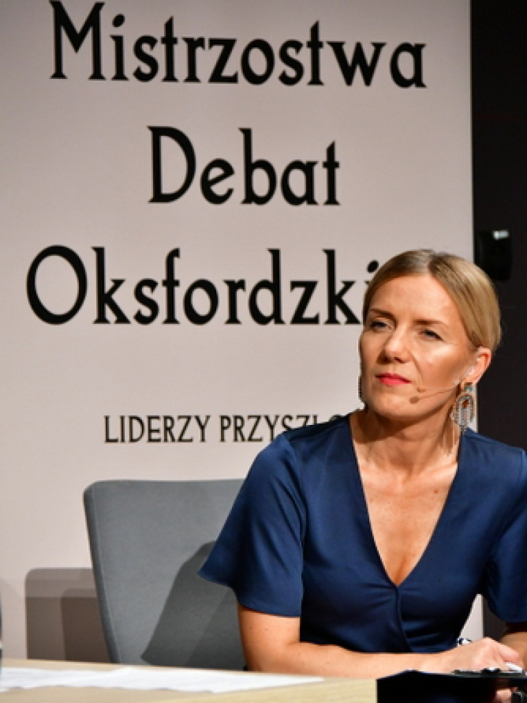 Debaty oksfordzkie. Biłgorajska młodzież spierała się w dyskusji na argumenty (FOTO)