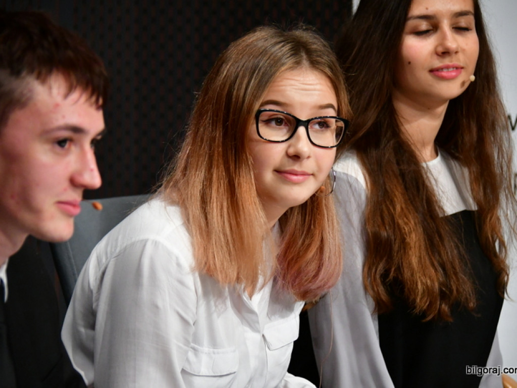 Debaty oksfordzkie. Biłgorajska młodzież spierała się w dyskusji na argumenty (FOTO)