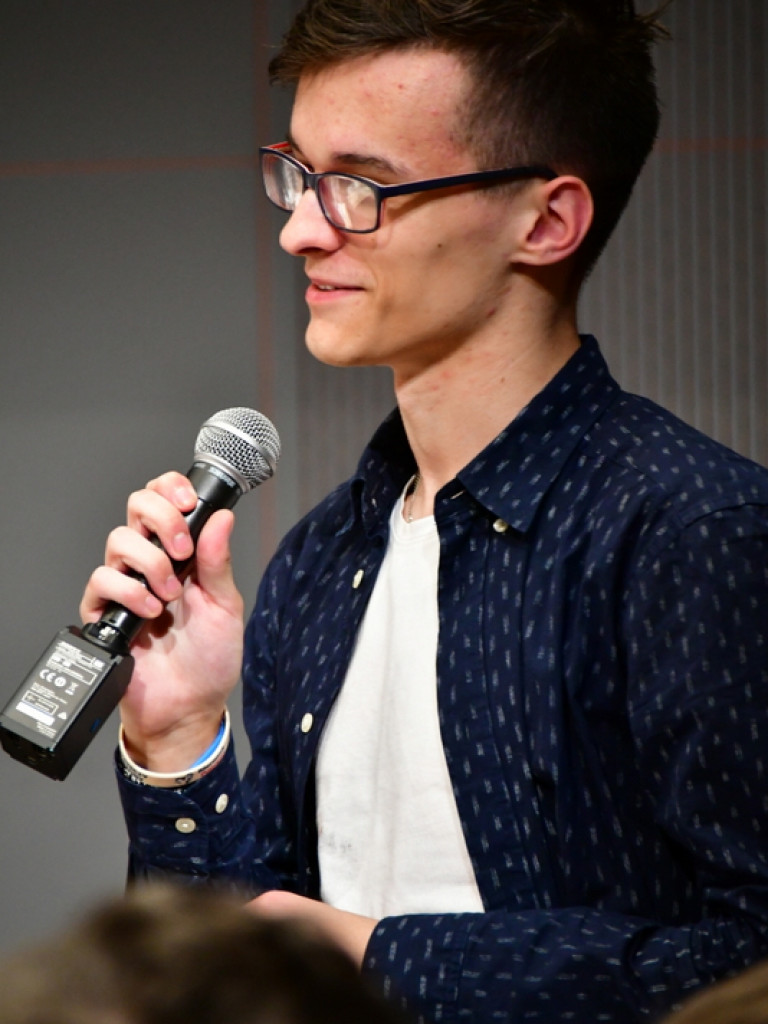 Debaty oksfordzkie. Biłgorajska młodzież spierała się w dyskusji na argumenty (FOTO)