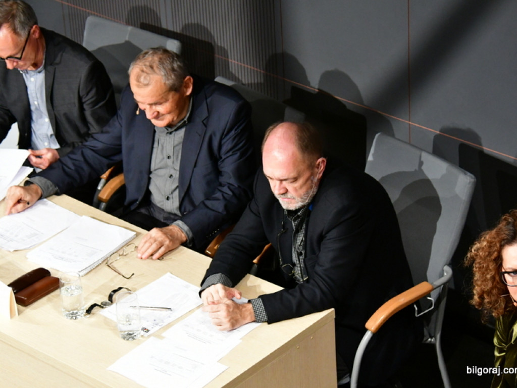 Debaty oksfordzkie. Biłgorajska młodzież spierała się w dyskusji na argumenty (FOTO)