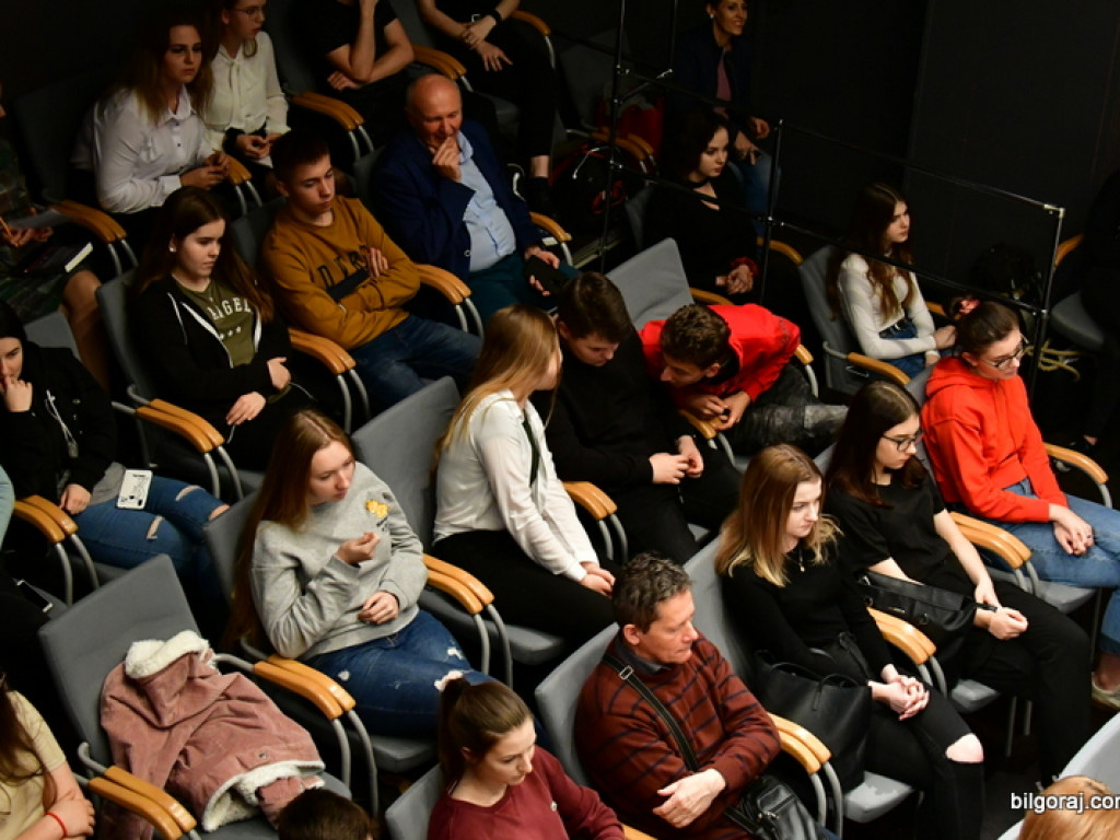 Debaty oksfordzkie. Biłgorajska młodzież spierała się w dyskusji na argumenty (FOTO)