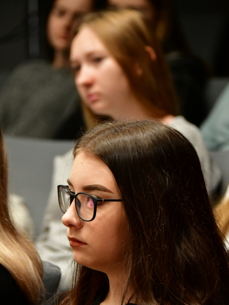 Debaty oksfordzkie. Biłgorajska młodzież spierała się w dyskusji na argumenty (FOTO)