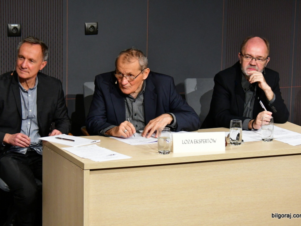 Debaty oksfordzkie. Biłgorajska młodzież spierała się w dyskusji na argumenty (FOTO)