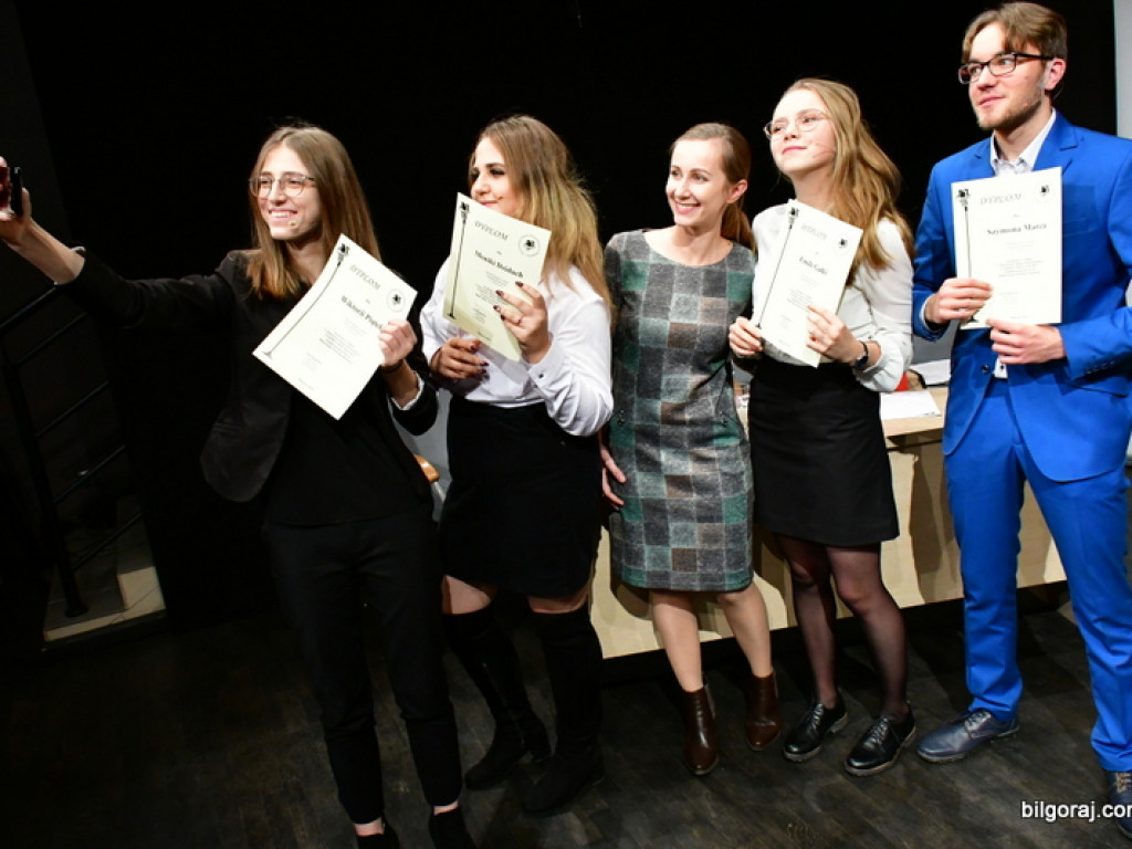 Debaty oksfordzkie. Biłgorajska młodzież spierała się w dyskusji na argumenty (FOTO)