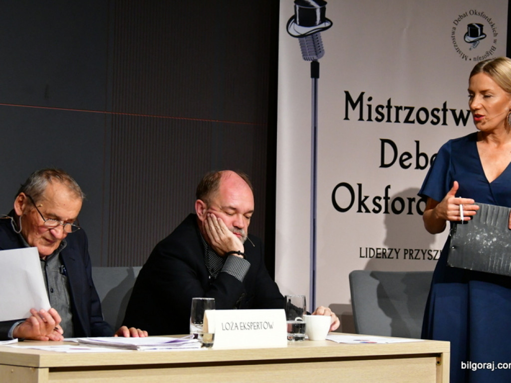 Debaty oksfordzkie. Biłgorajska młodzież spierała się w dyskusji na argumenty (FOTO)