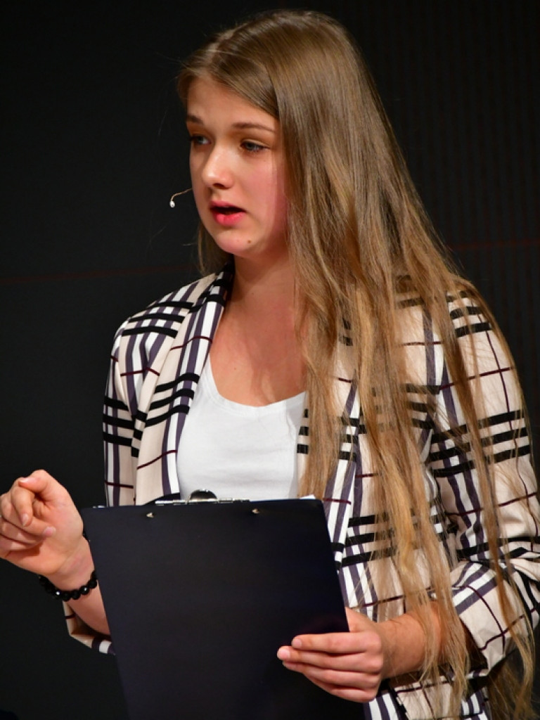 Debaty oksfordzkie. Biłgorajska młodzież spierała się w dyskusji na argumenty (FOTO)