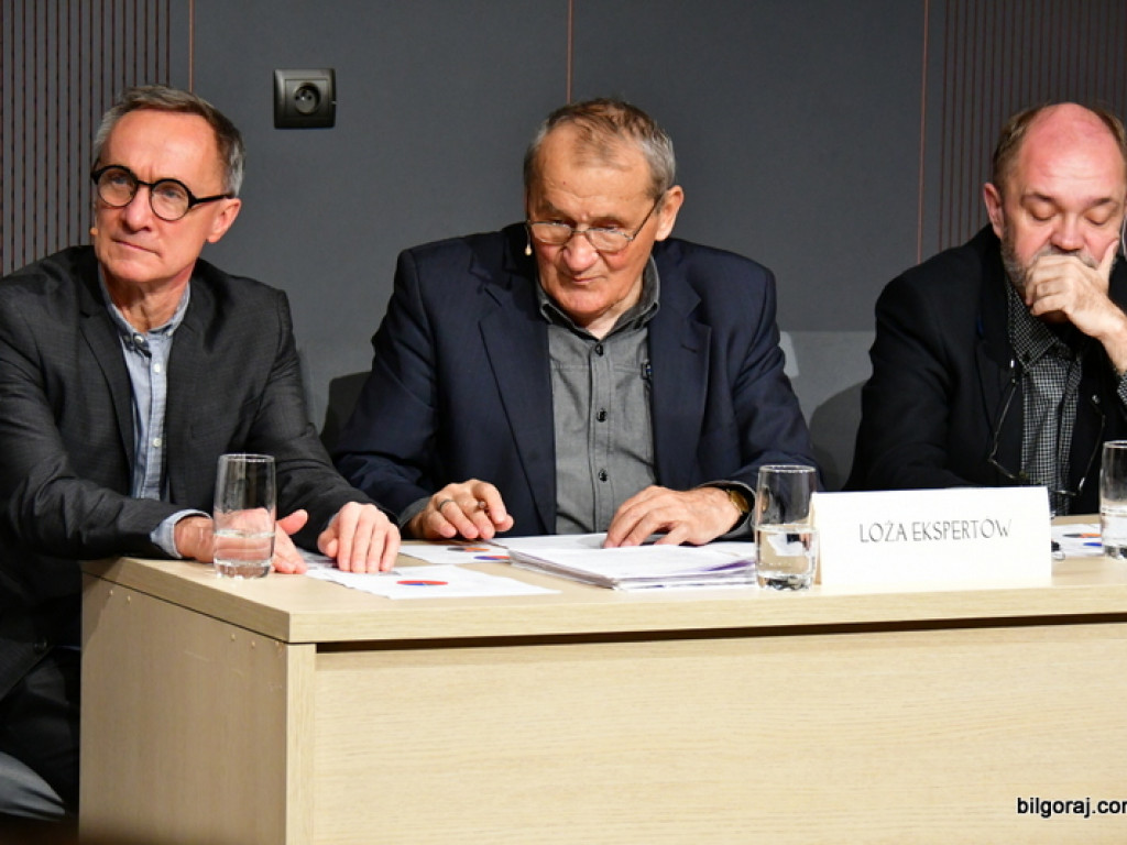 Debaty oksfordzkie. Biłgorajska młodzież spierała się w dyskusji na argumenty (FOTO)