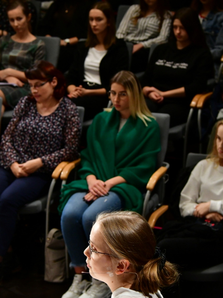 Debaty oksfordzkie. Biłgorajska młodzież spierała się w dyskusji na argumenty (FOTO)