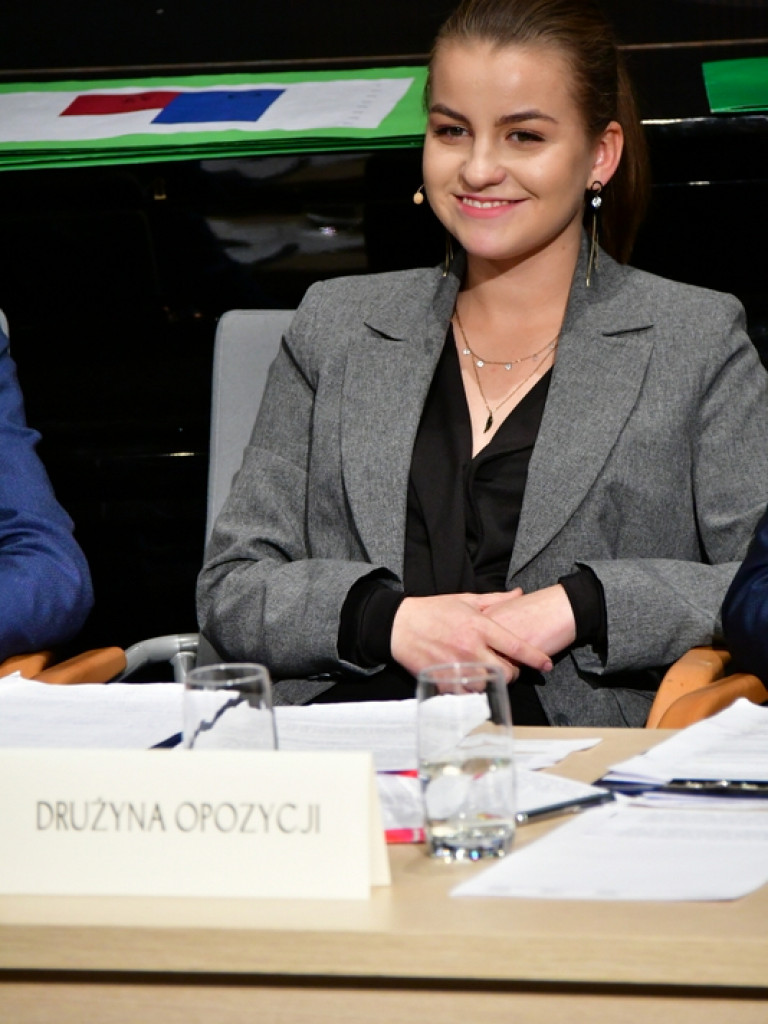 Debaty oksfordzkie. Biłgorajska młodzież spierała się w dyskusji na argumenty (FOTO)