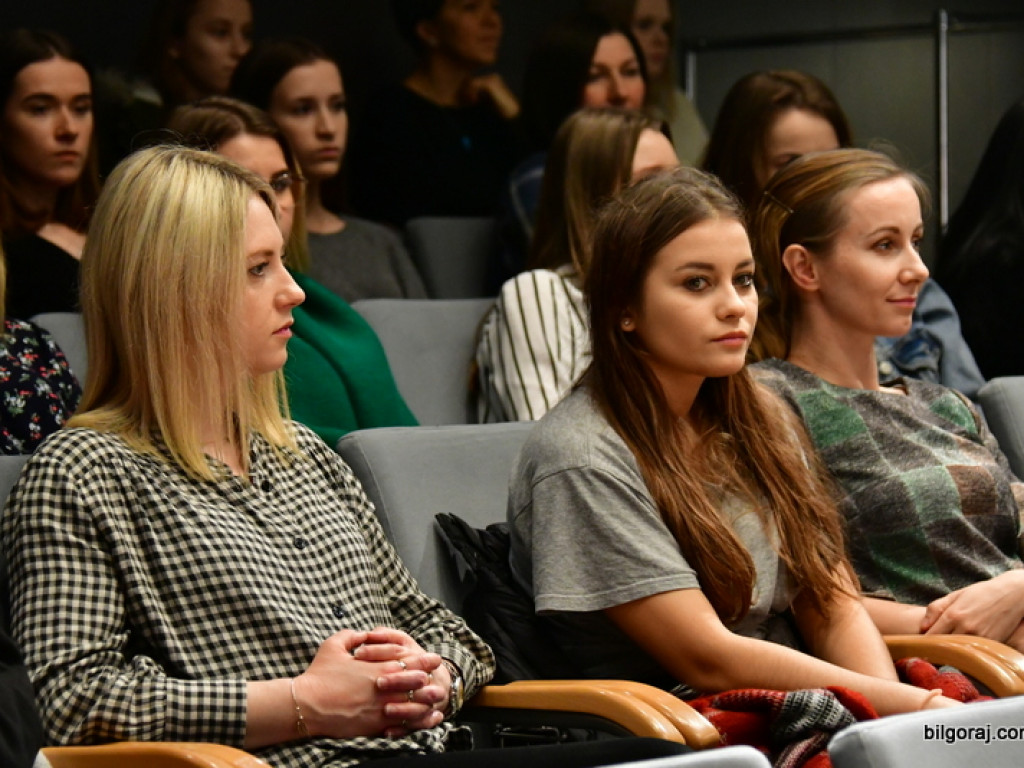 Debaty oksfordzkie. Biłgorajska młodzież spierała się w dyskusji na argumenty (FOTO)