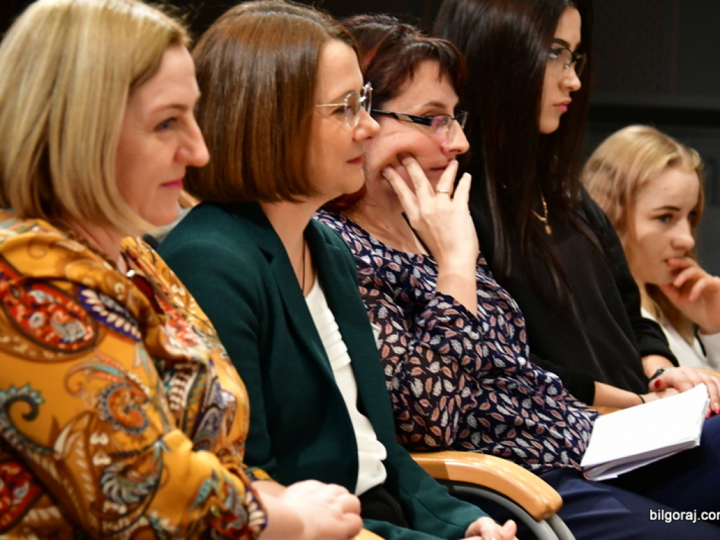 Debaty oksfordzkie. Biłgorajska młodzież spierała się w dyskusji na argumenty (FOTO)