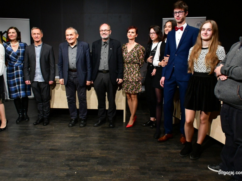 Debaty oksfordzkie. Biłgorajska młodzież spierała się w dyskusji na argumenty (FOTO)