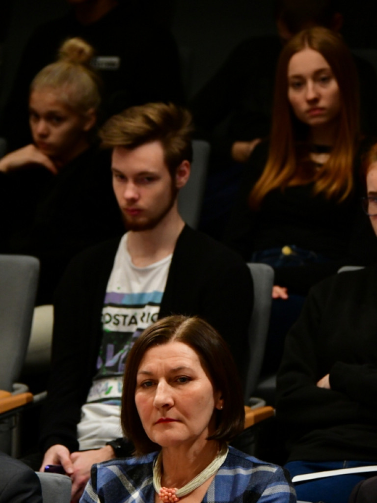 Debaty oksfordzkie. Biłgorajska młodzież spierała się w dyskusji na argumenty (FOTO)