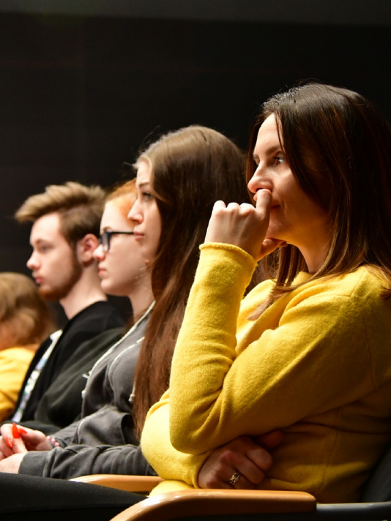 Debaty oksfordzkie. Biłgorajska młodzież spierała się w dyskusji na argumenty (FOTO)