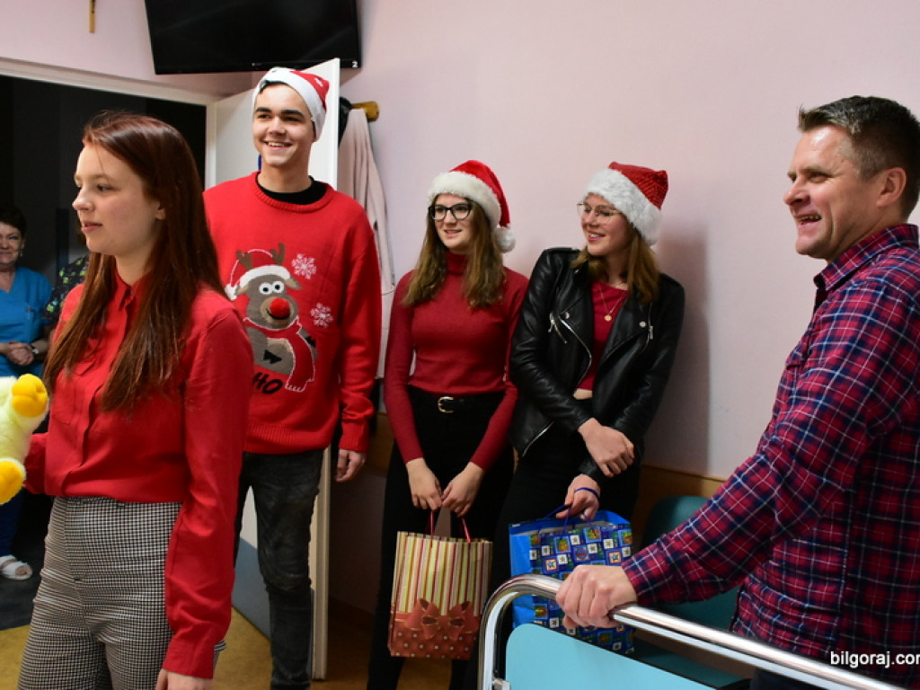 Mikołaj na Oddziale Pediatrii Szpitala w Biłgoraju (FOTO)