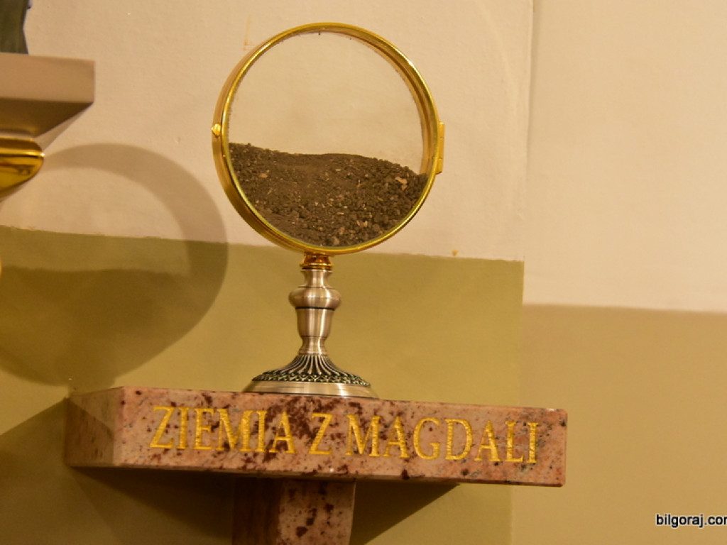 Ziemia z Magdali w biłgorajskim sanktuarium (FOTO)