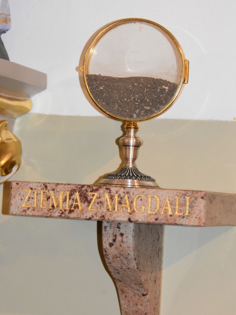 Ziemia z Magdali w biłgorajskim sanktuarium (FOTO)