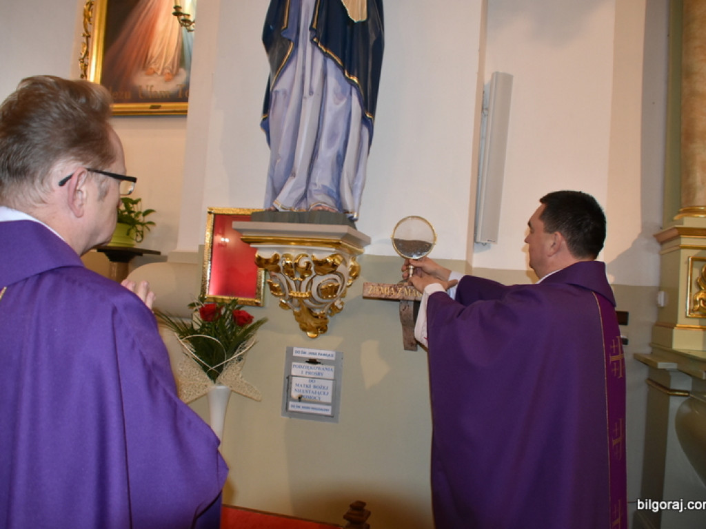 Ziemia z Magdali w biłgorajskim sanktuarium (FOTO)