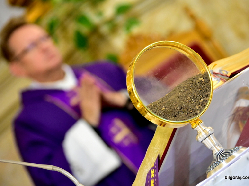 Ziemia z Magdali w biłgorajskim sanktuarium (FOTO)