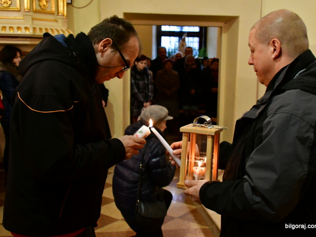 Harcerze przekazali Betlejemskie Światło Pokoju (FOTO)