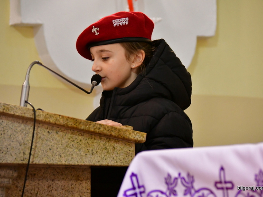 Harcerze przekazali Betlejemskie Światło Pokoju (FOTO)