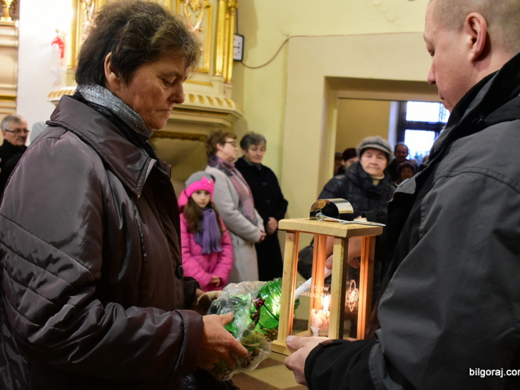 Harcerze przekazali Betlejemskie Światło Pokoju (FOTO)