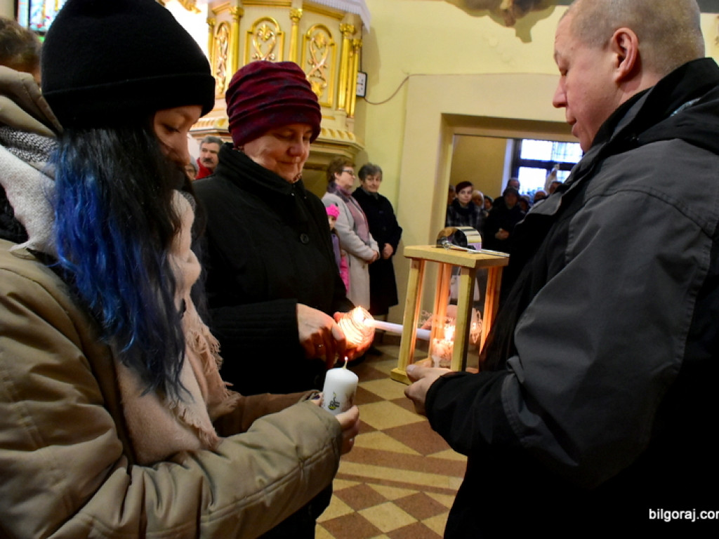 Harcerze przekazali Betlejemskie Światło Pokoju (FOTO)