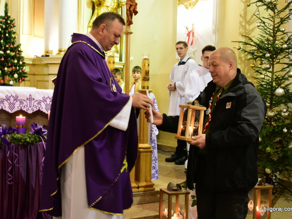 Harcerze przekazali Betlejemskie Światło Pokoju (FOTO)