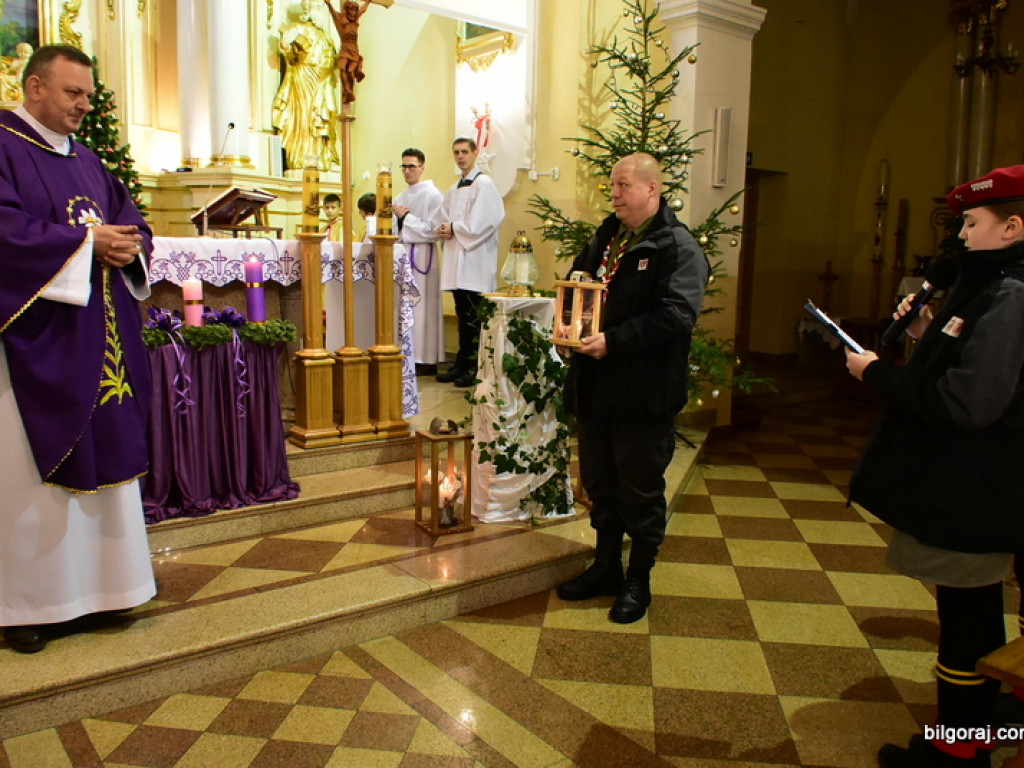 Harcerze przekazali Betlejemskie Światło Pokoju (FOTO)