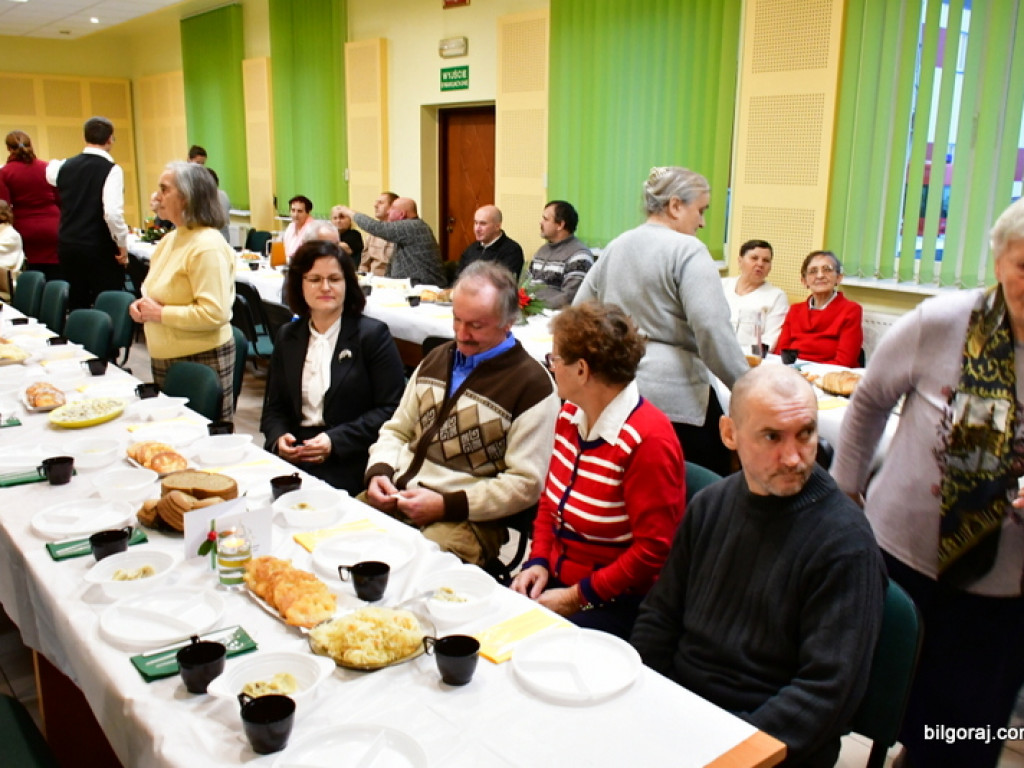 Wigilia PCK dla osób potrzebujących (FOTO)