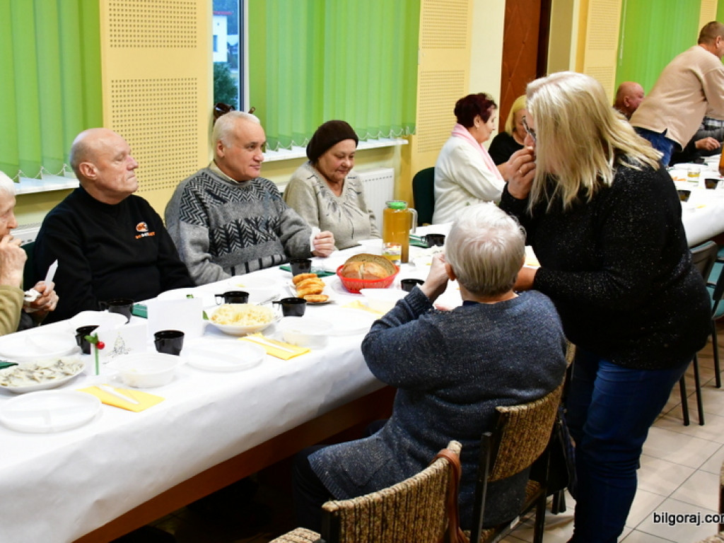 Wigilia PCK dla osób potrzebujących (FOTO)