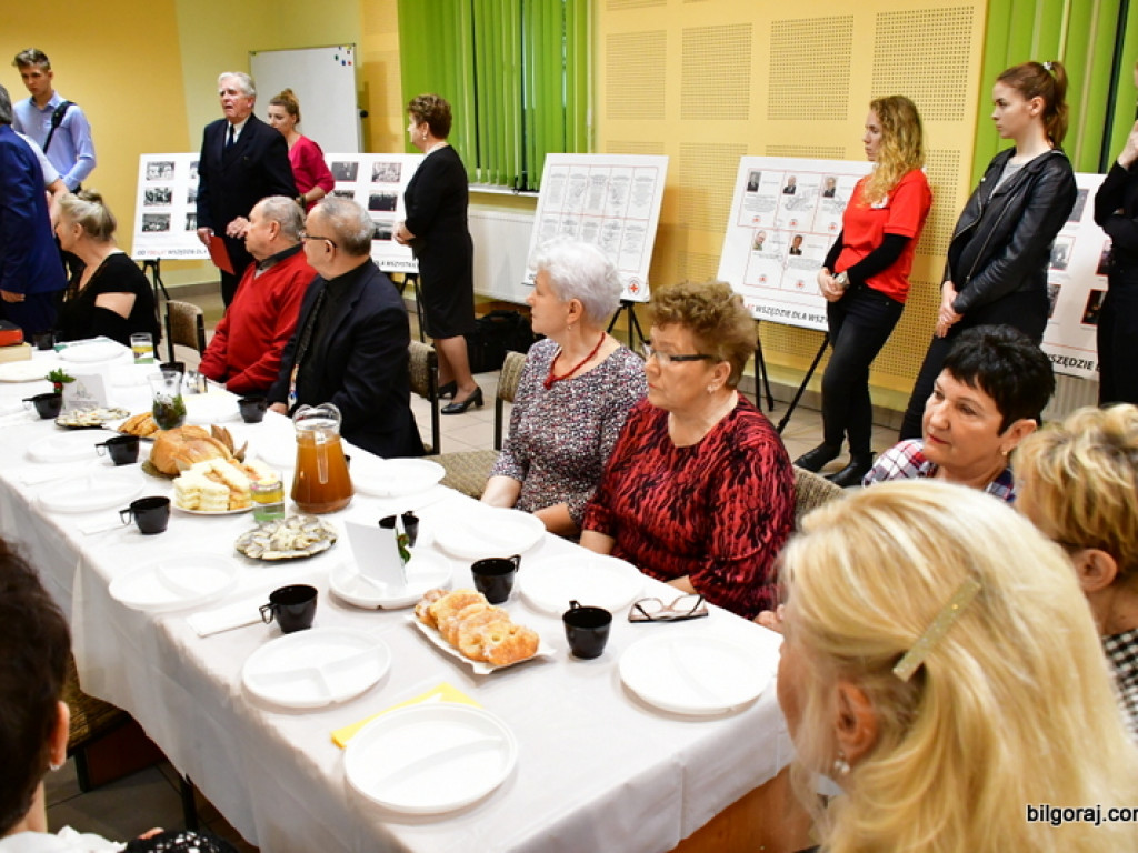 Wigilia PCK dla osób potrzebujących (FOTO)