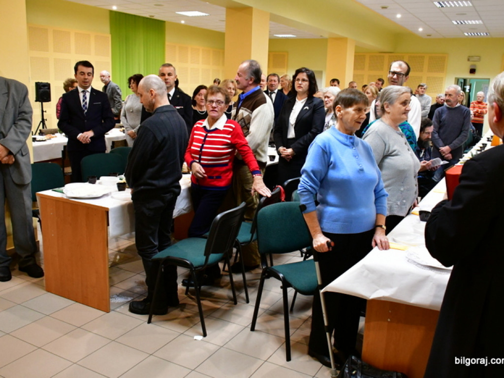 Wigilia PCK dla osób potrzebujących (FOTO)