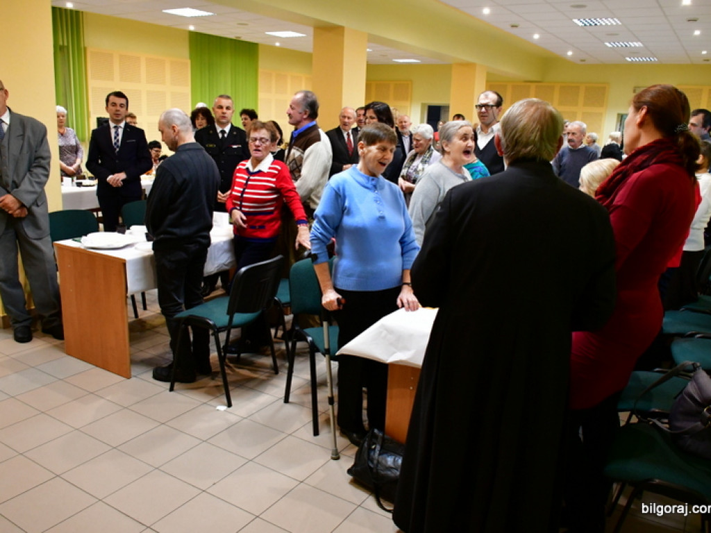 Wigilia PCK dla osób potrzebujących (FOTO)