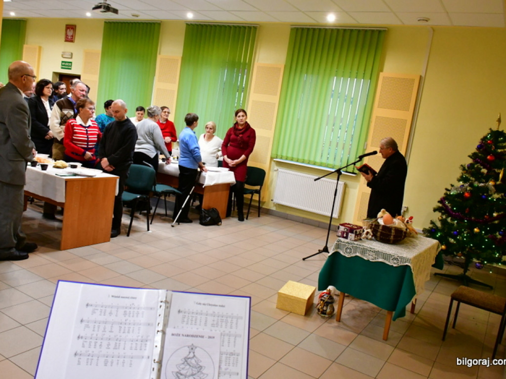 Wigilia PCK dla osób potrzebujących (FOTO)