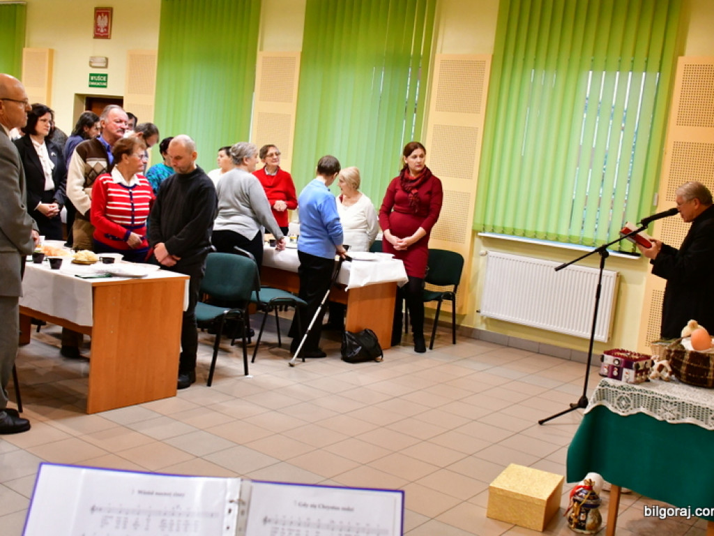Wigilia PCK dla osób potrzebujących (FOTO)
